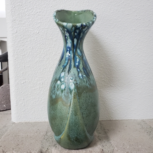 Sharon Hinton Vintage Art Pottery Carafe Vase with Spout. 10.25 inches - Picture 5 of 11